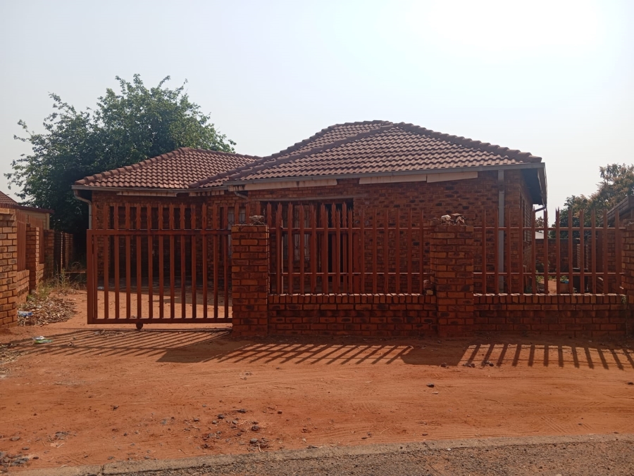 3 Bedroom Property for Sale in Geelhoutpark North West